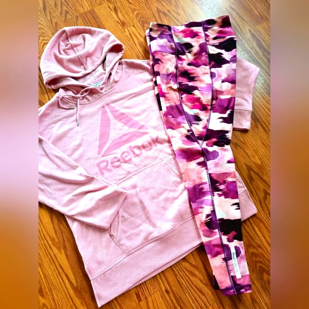 Womens Reebok Outfit - Picture 2 of 3